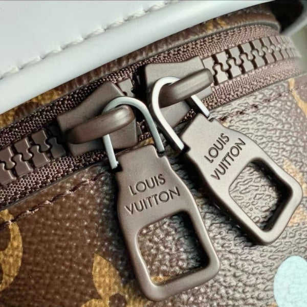 L X V Shoulder bag