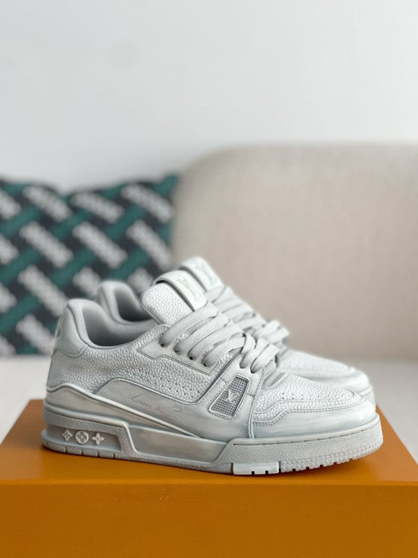 L X V SNEAKERS