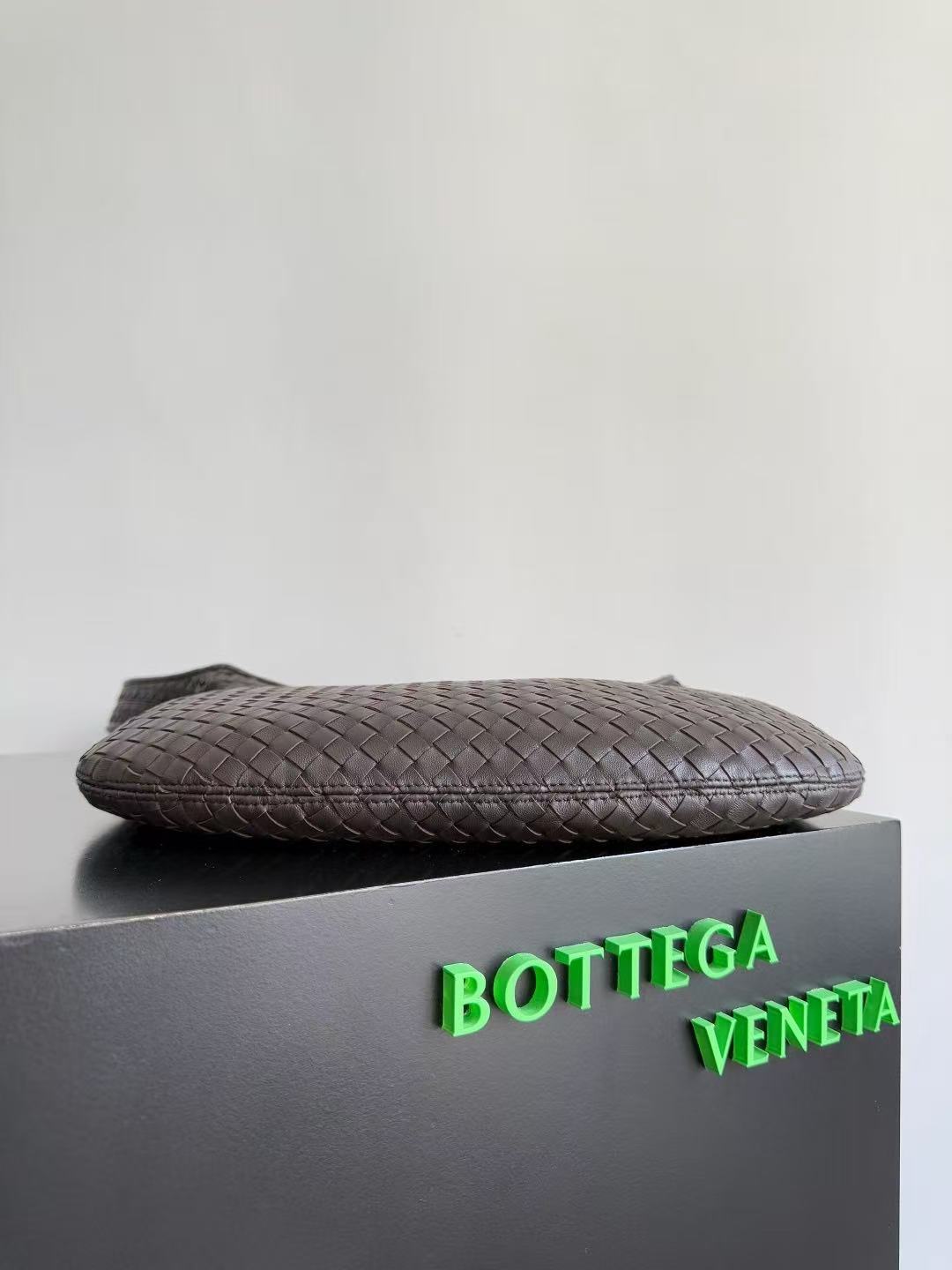 Bottega Veneto 40cm Chocolate Calfskin
