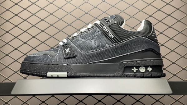 L X V TRAINER
