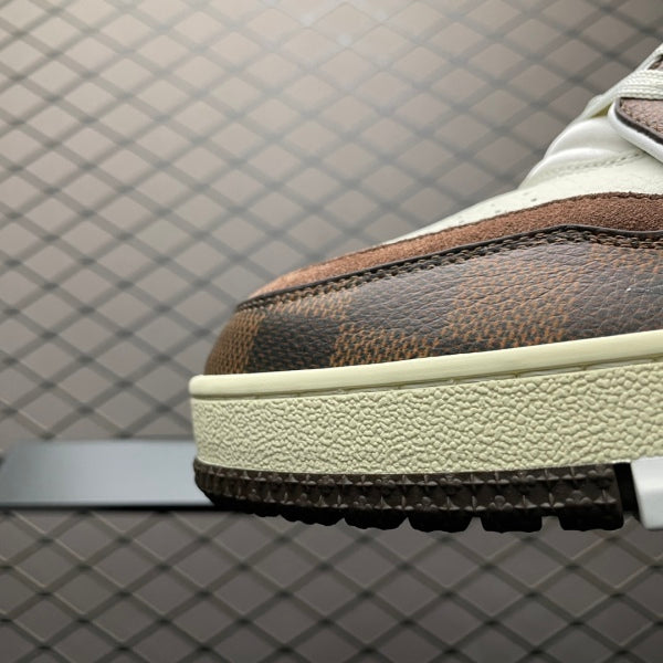L X V SNEAKERS