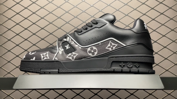 L X V TRAINER