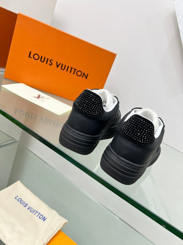 L X V Groovy  SNEAKERS