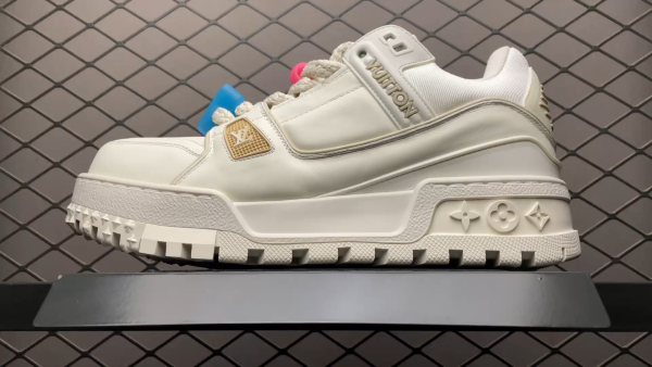 L X V  TRAINER 2023Show style Sneakers