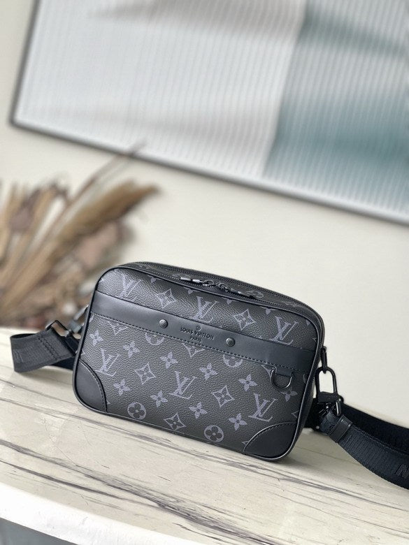 L X V  Messenger Bags 24x16x8cm