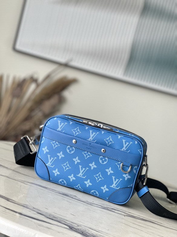 L X V  Messenger Bags 24x16x8cm