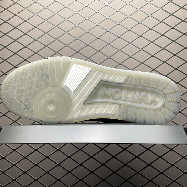L X V TRAINER