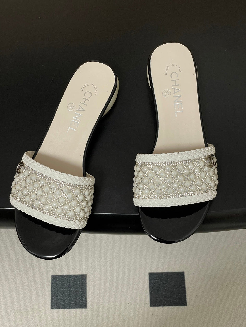 CC 2026 Pearl Flats Sandals Rhinestones Woven Sheepskin