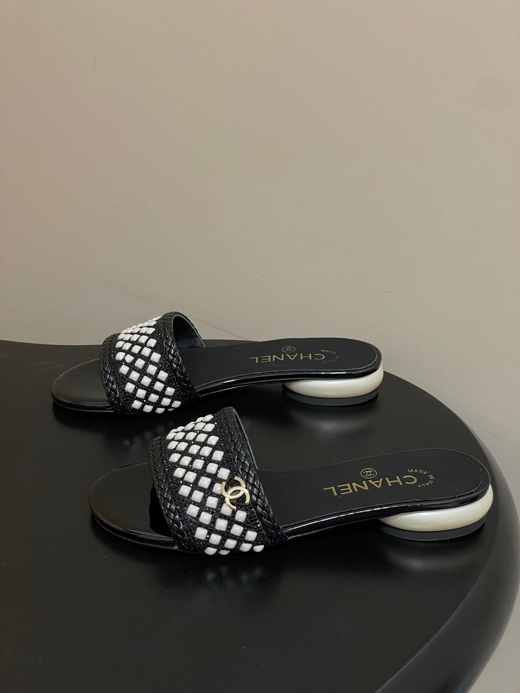 CC 2026 Pearl Flats Sandals Rhinestones Woven Sheepskin
