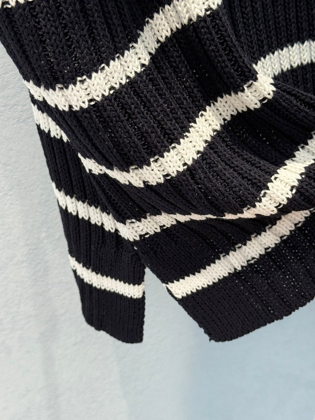 CD 25 Striped One-shoulder Knitted Short-sleeved Top Black Cotton