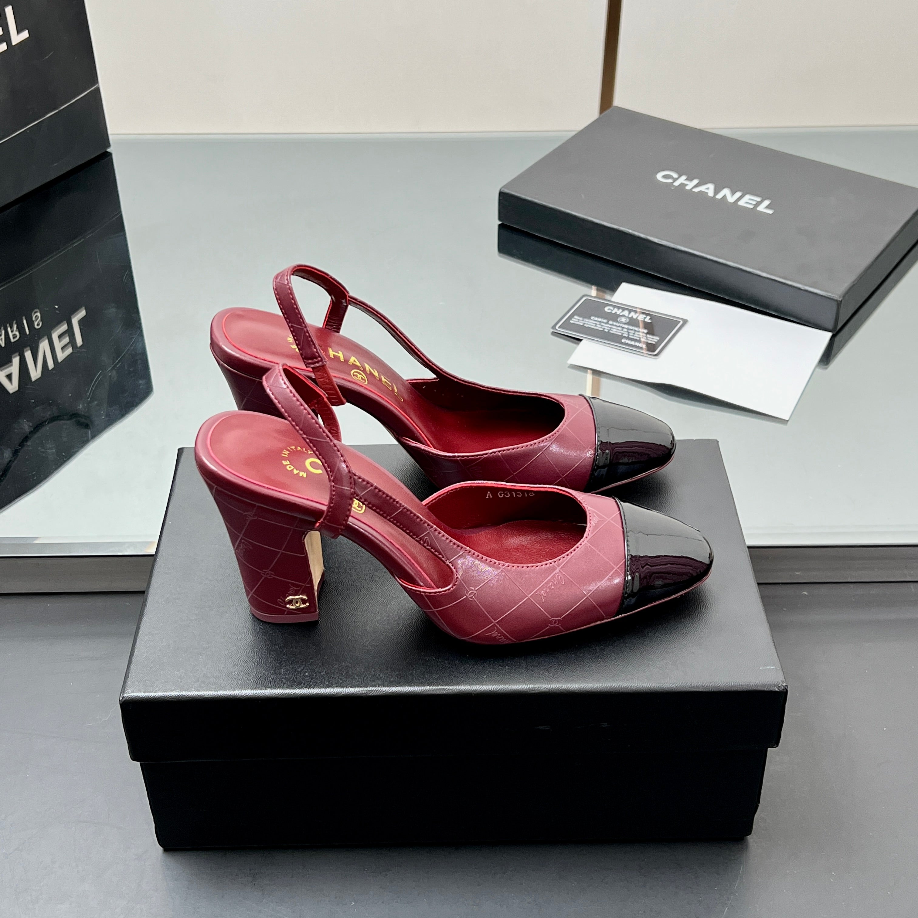 CC SLINGBACK 25S 90 MM IN BURGUNDY LAMBSKIN AND BLACK GLOSSY LEATHER WITH CHECK PATTERN