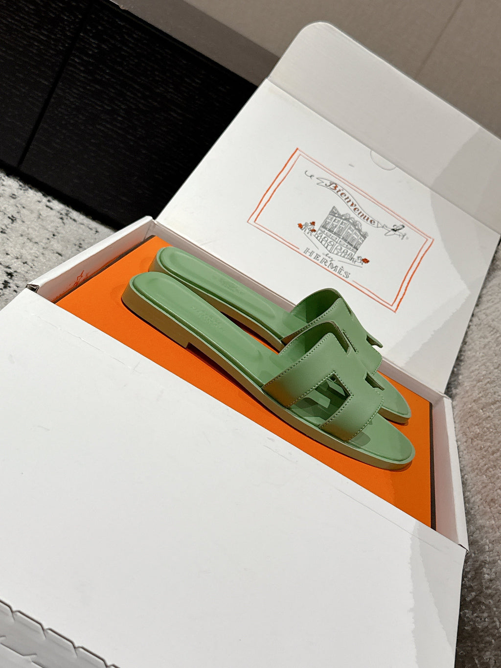 HM 25 Oran Sandal Green Calfskin