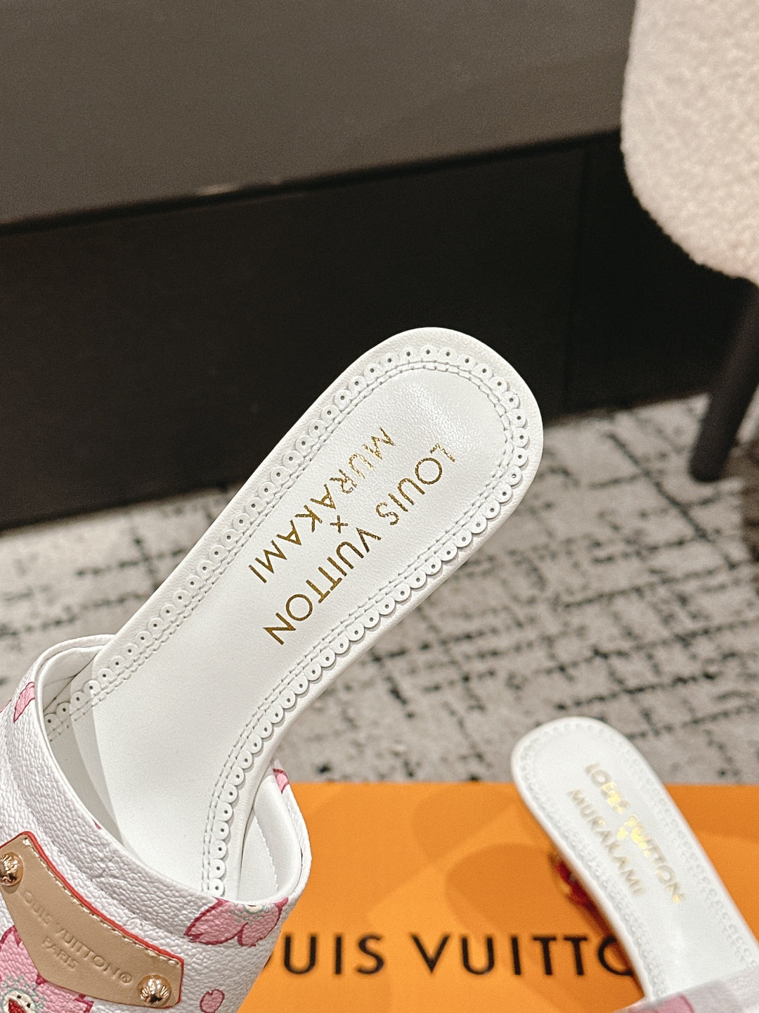 LV CHERRY HIGH HEELS 25S 55 MM IN WHITE CALFSKIN STYLE 3