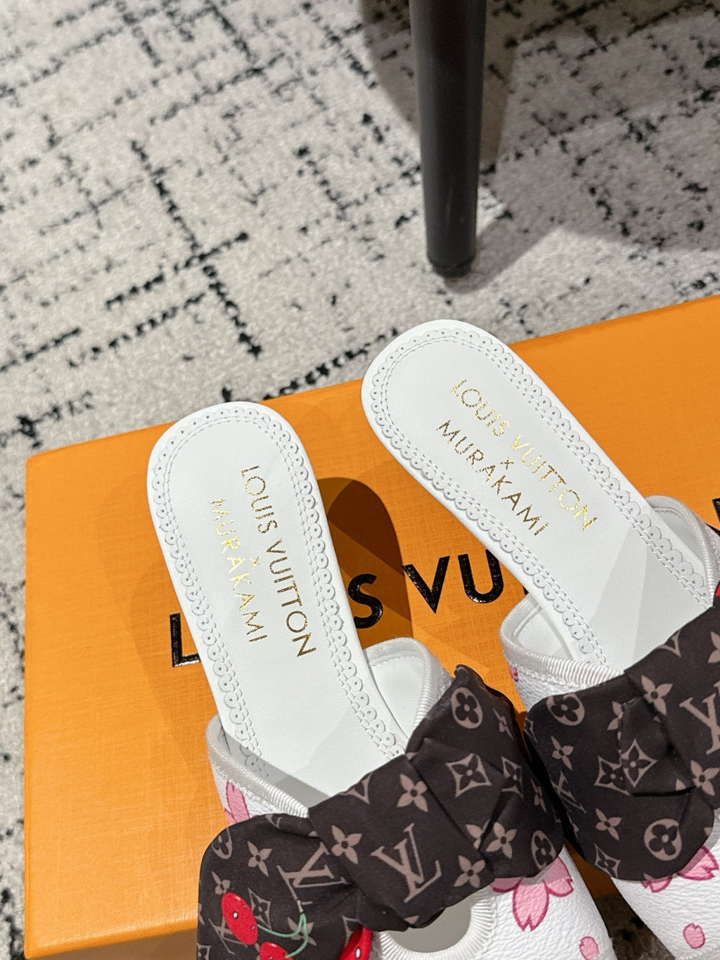 LV CHERRY HIGH HEELS 25S IN WHITE CALFSKIN WITH BOW STYLE 15