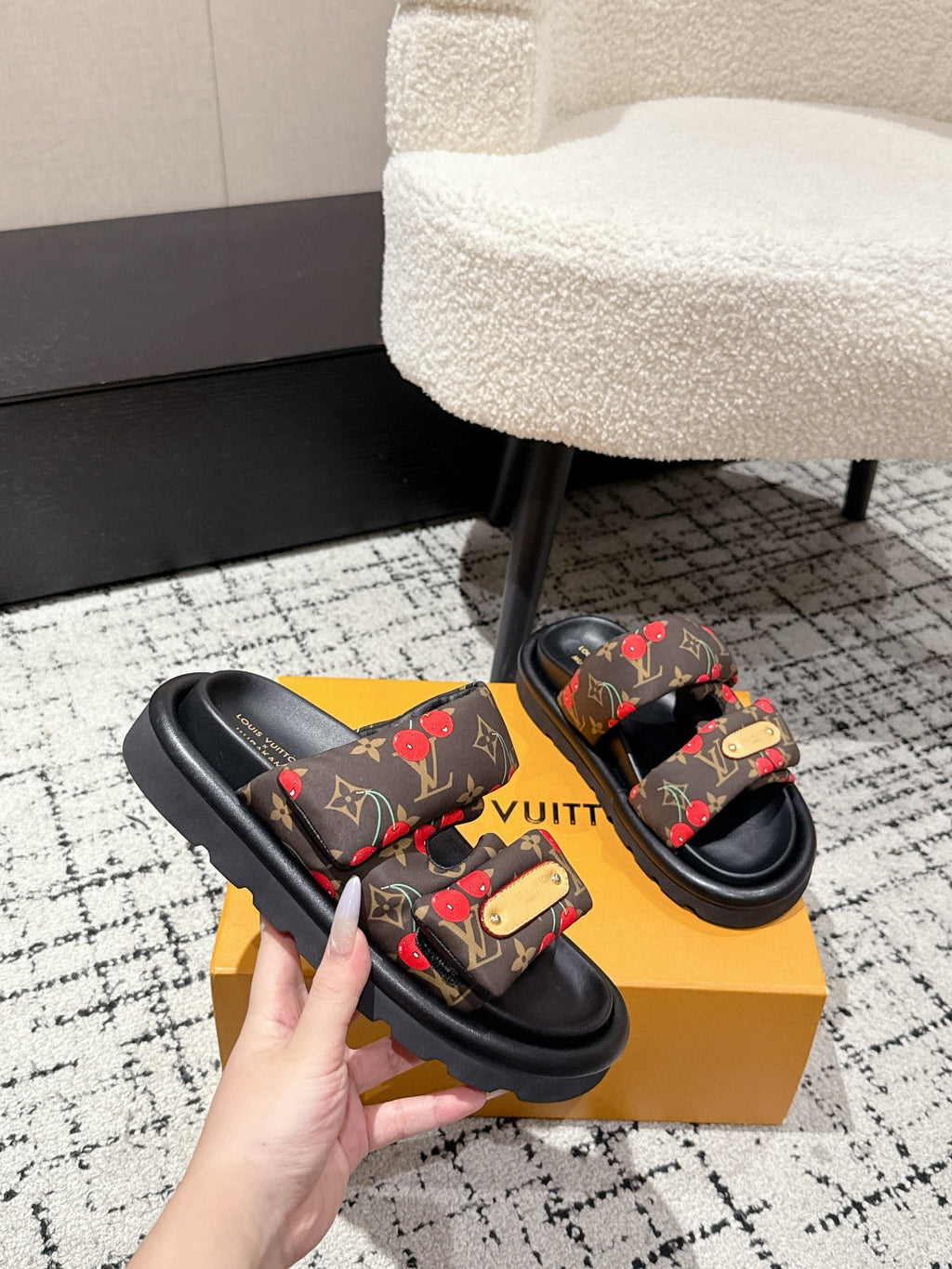 LV MIAMI-STYLE SANDALS 25S IN BROWN FABRIC AND BLACK CALFSKIN