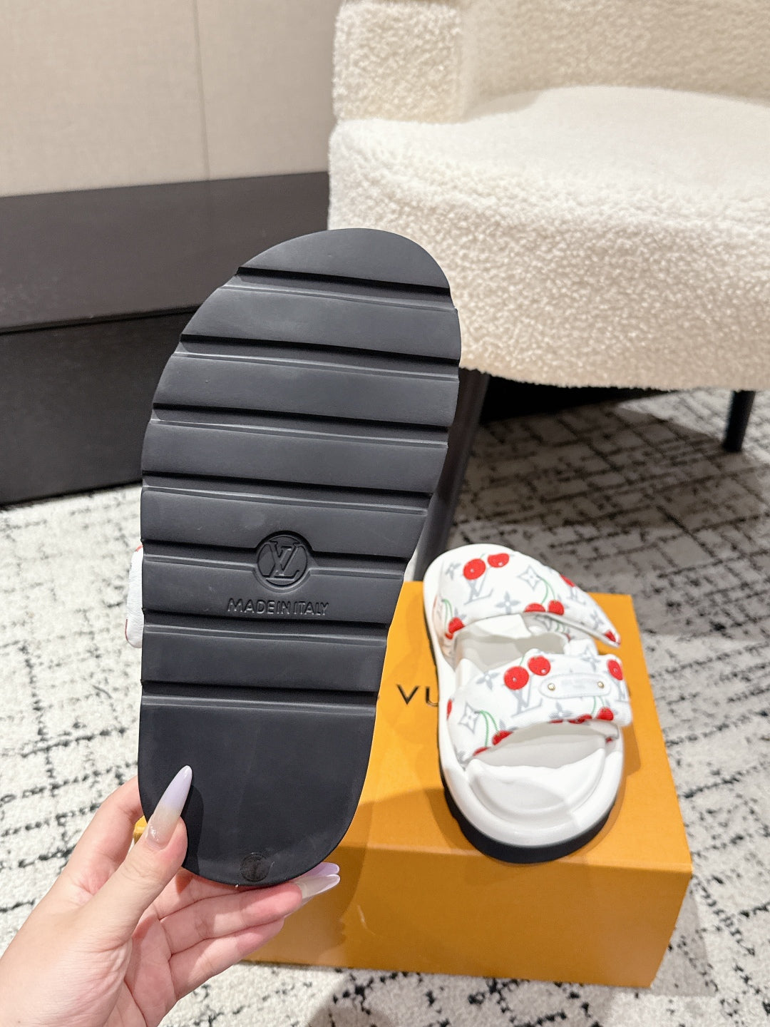 LV MIAMI-STYLE SANDALS 25S IN WHITE FABRIC AND CALFSKIN