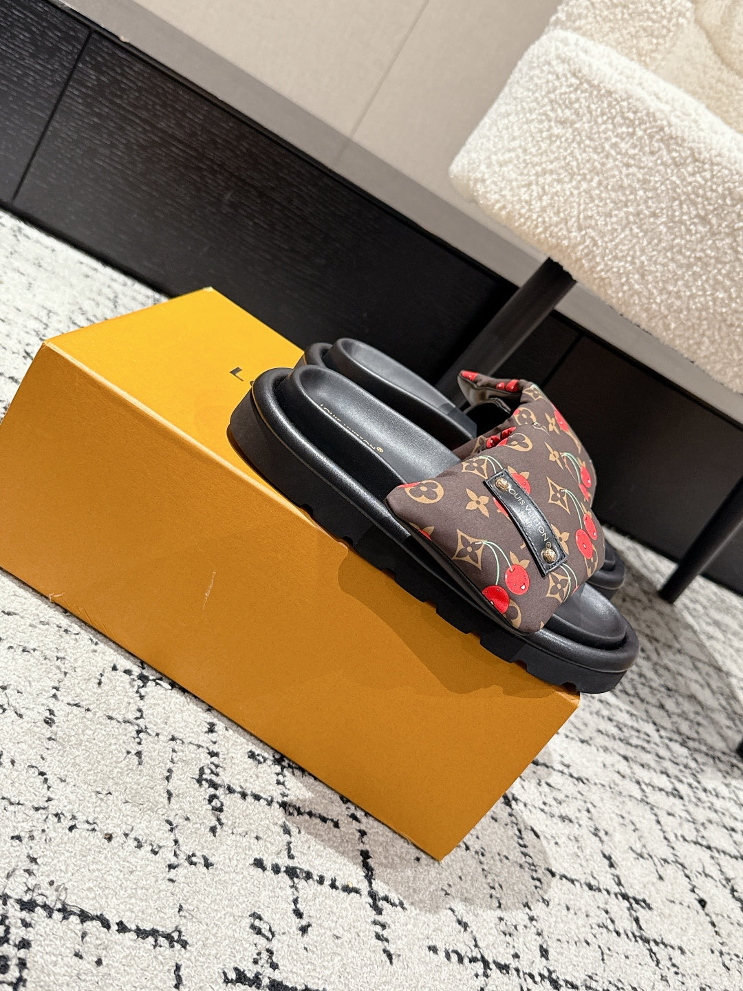 LV MIAMI-STYLE SANDALS 25S IN BROWN FABRIC AND BLACK CALFSKIN