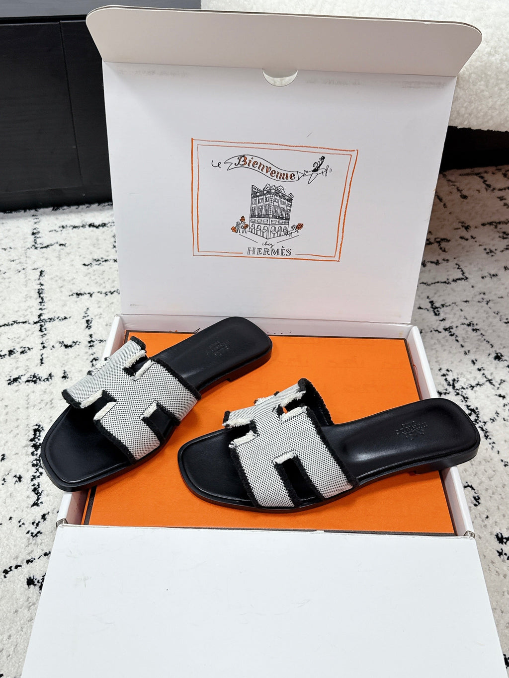 HM 26ss Oran Sandals Black White Canvas Cowhide 617213