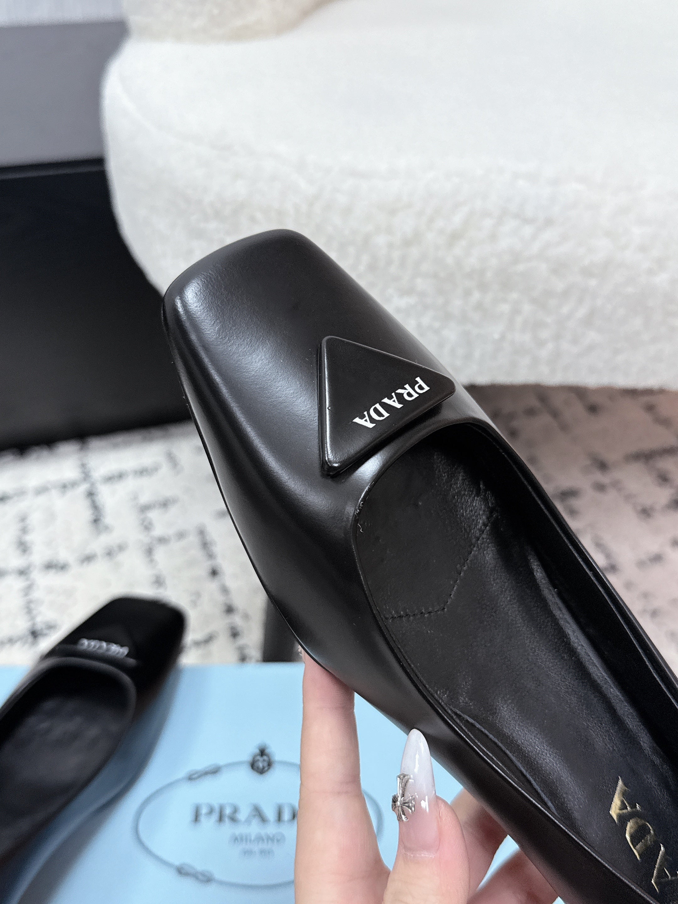 PRADA 26S SQUARE-TOE HIGH HEELS 35MM IN BLACK SHINY CALFSKIN WITH LOGO