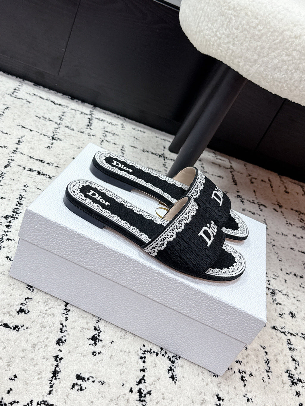 DIOR 26S SLIDES IN BLACK AND WHITE EMBOSSED OBLIQUE LACE EMBROIDERY