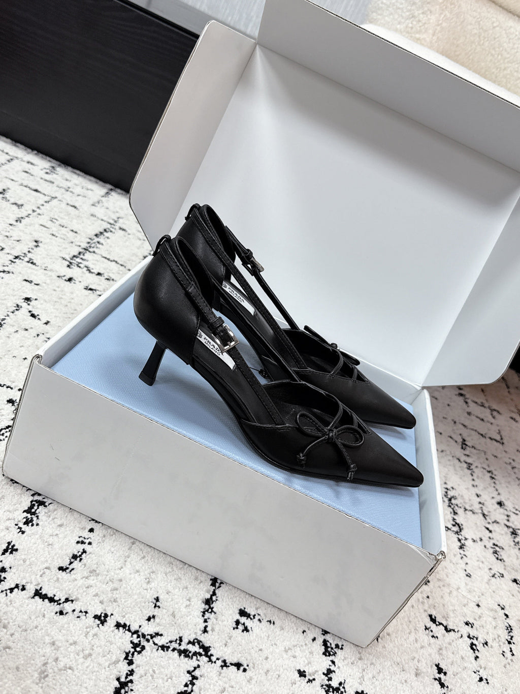 PRADA 26S POINTED-TOE HIGH HEELS 55MM IN BLACK CALFSKIN WITH BOW