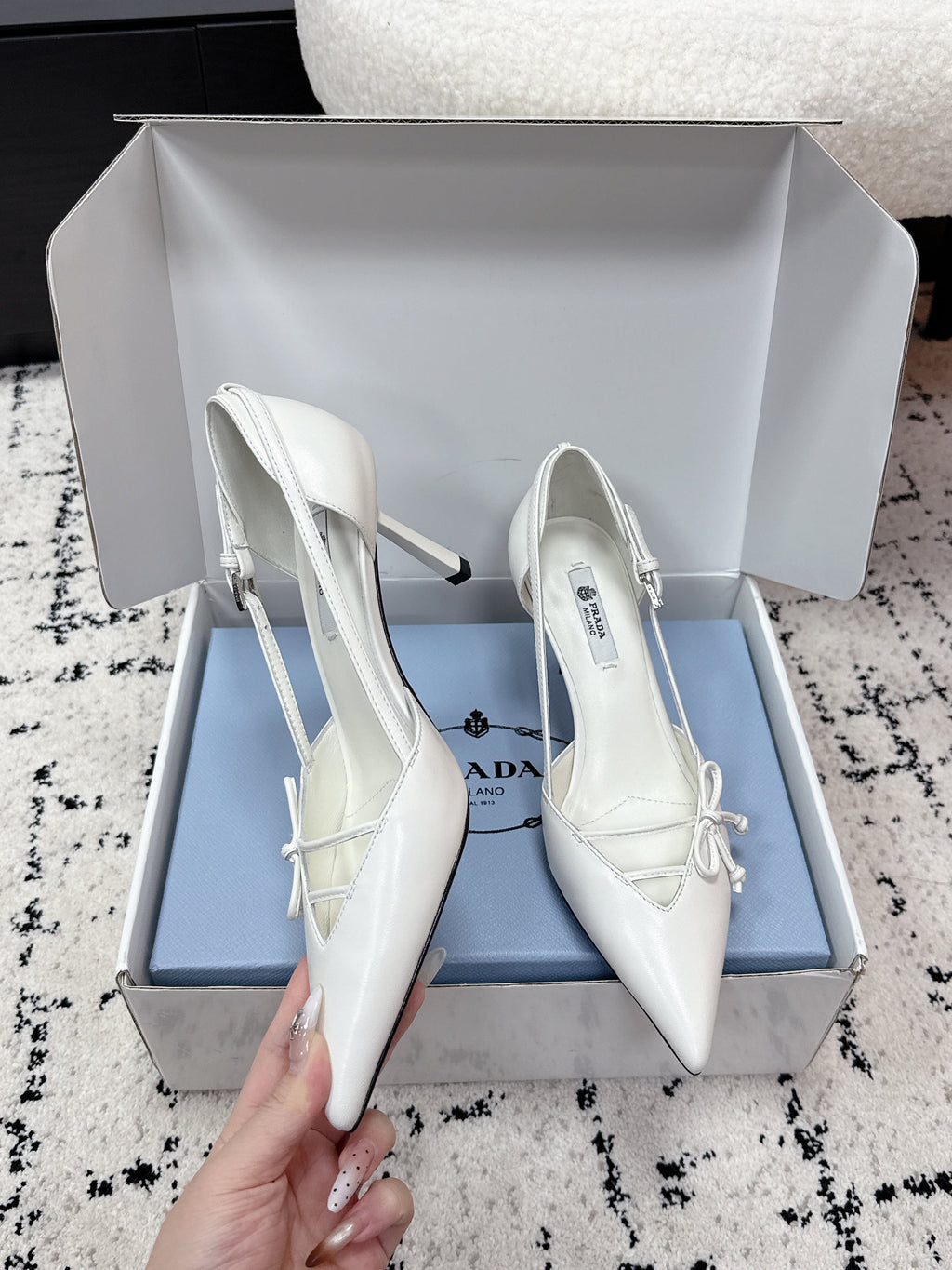PRADA 26S POINTED-TOE HIGH HEELS 75MM IN WHITE CALFSKIN WITH BOW