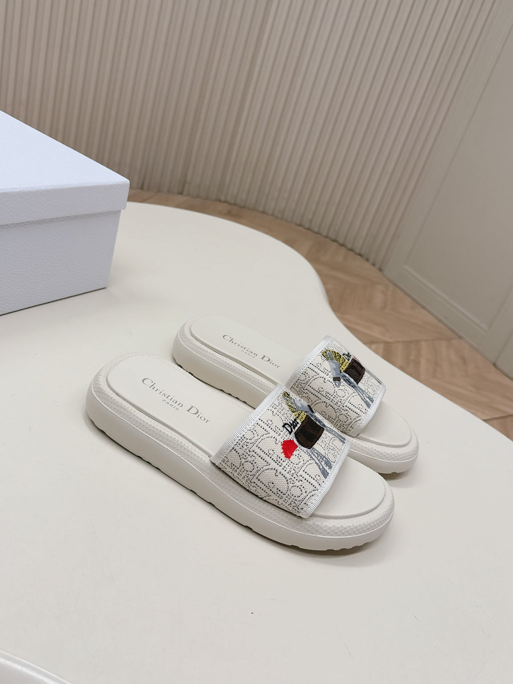 CD 26s  Slippers White Canvas Lambskin 643806