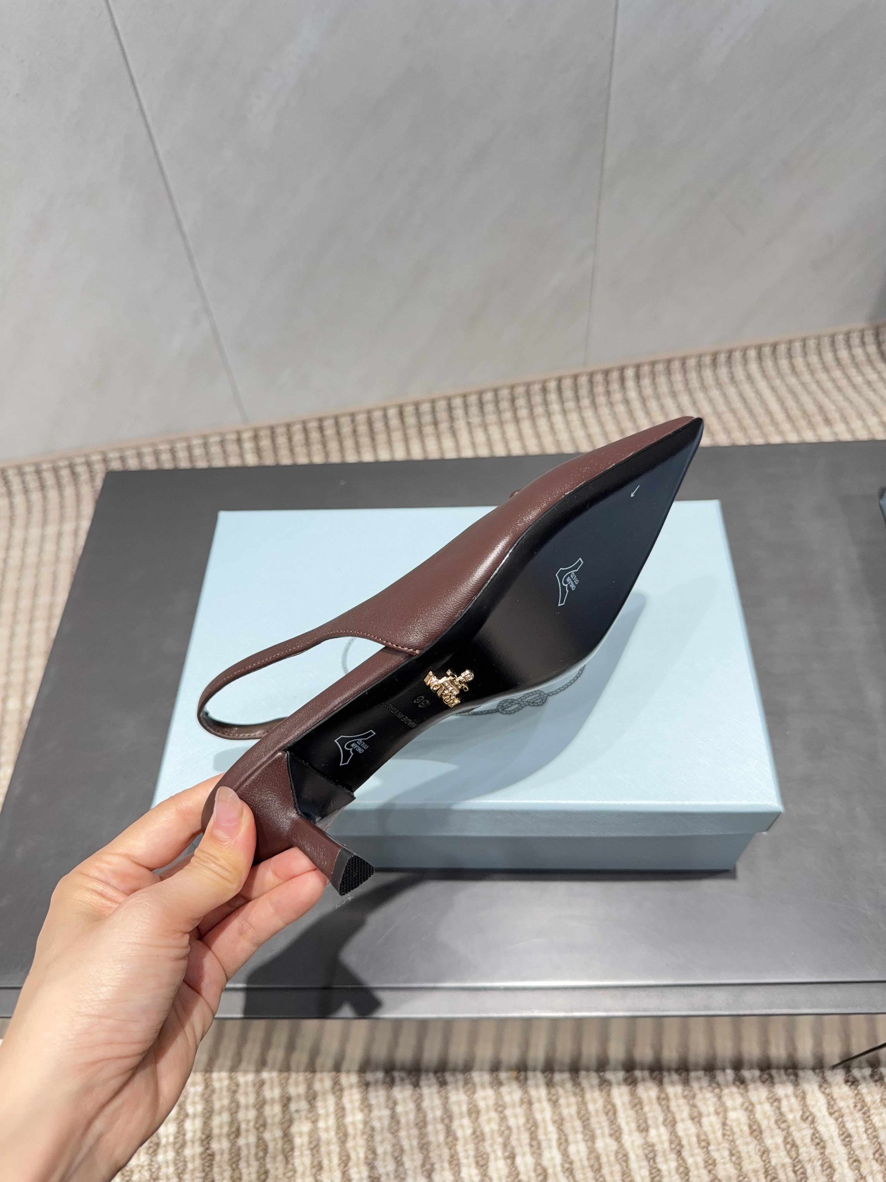 PRADA 26S POINTED TOE SLINGBACK HIGH HEELS 55MM IN DARK BROWN SHEEPSKIN WITH LOGO