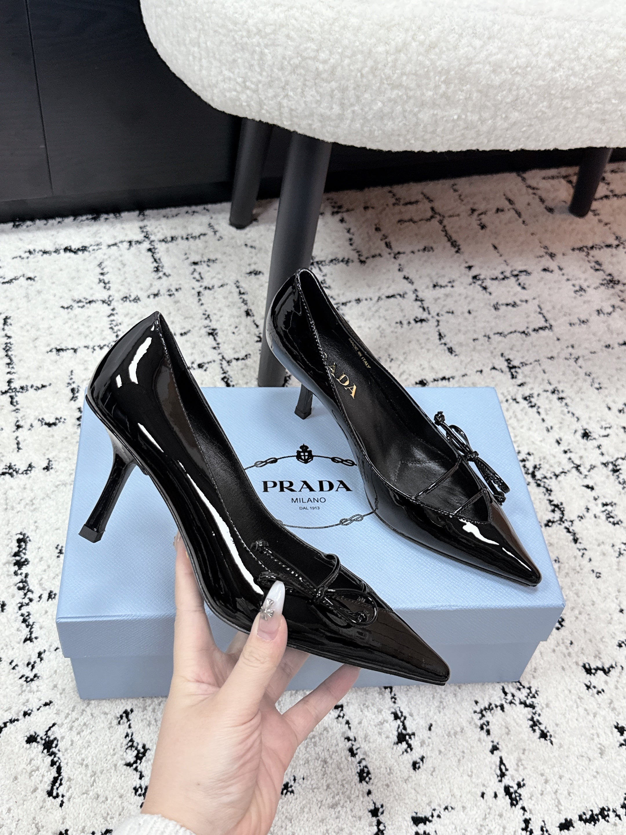 PRADA 26S POINTED-TOE HIGH HEELS 75MM IN BLACK PATENT CALFSKIN