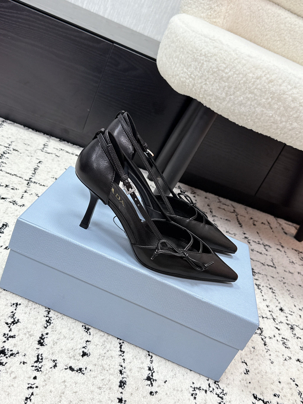 PRADA 26S POINTED-TOE HIGH HEELS 75MM IN BLACK CALFSKIN WITH BOW