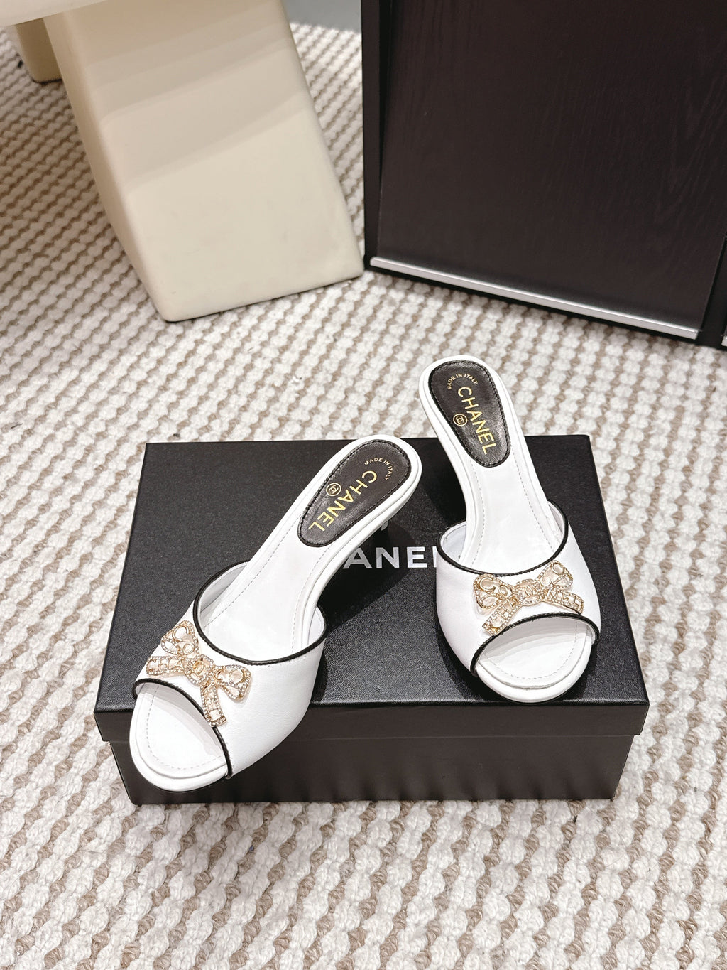 CC 26s Stiletto Sandals 55 White Leather 652570