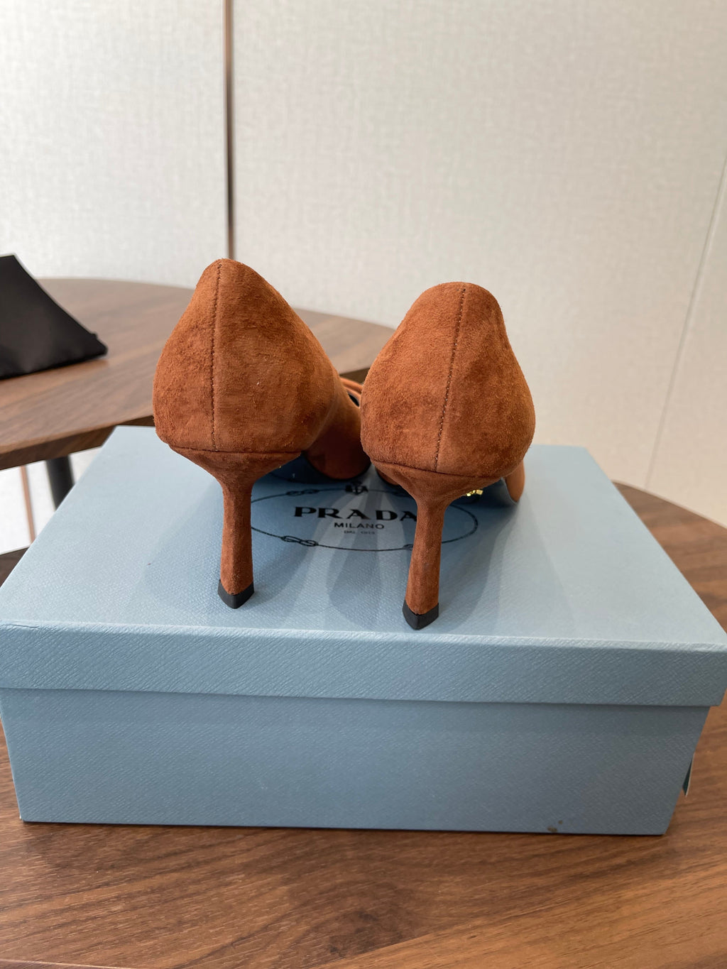 PRADA 26S POINTED TOE HIGH HEELS 75MM IN CARAMEL BROWN SUEDE WITH LOGO