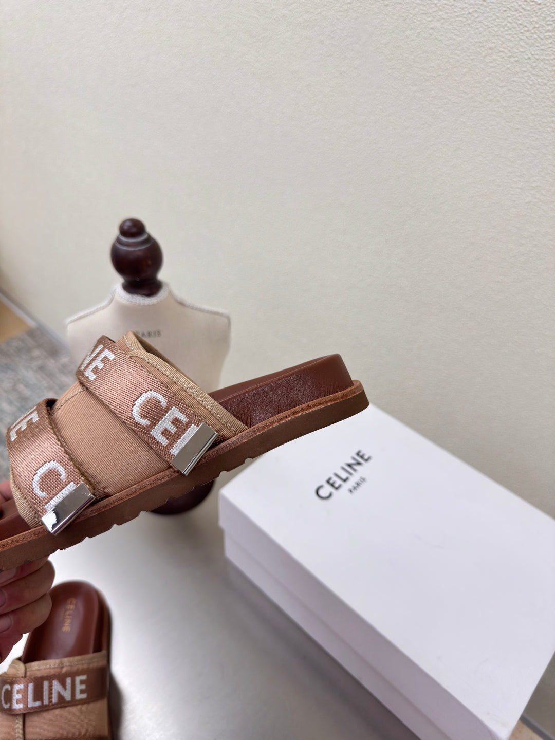 CELINE 25S FLAT SANDALS ARC DE TRIOMPHE IN BROWN CALFSKIN AND CANVAS