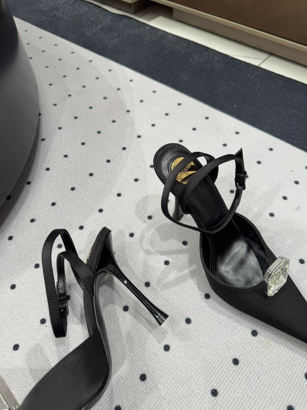 HARLOW PUMPS IN BLACK SATIN CREPE AND CRYSTALS