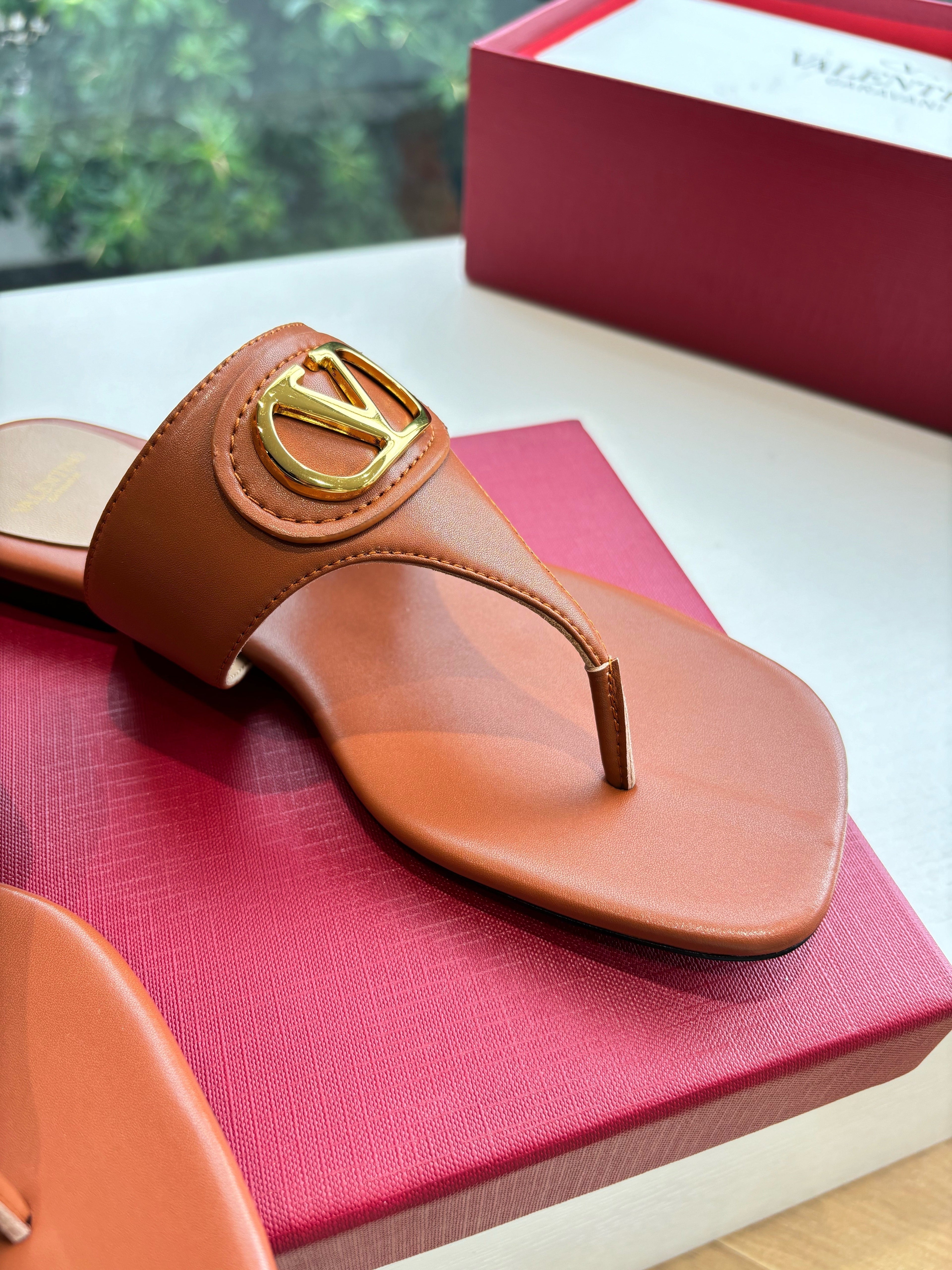 VT 25 Thong Sandals Brown Sheepskin Slide