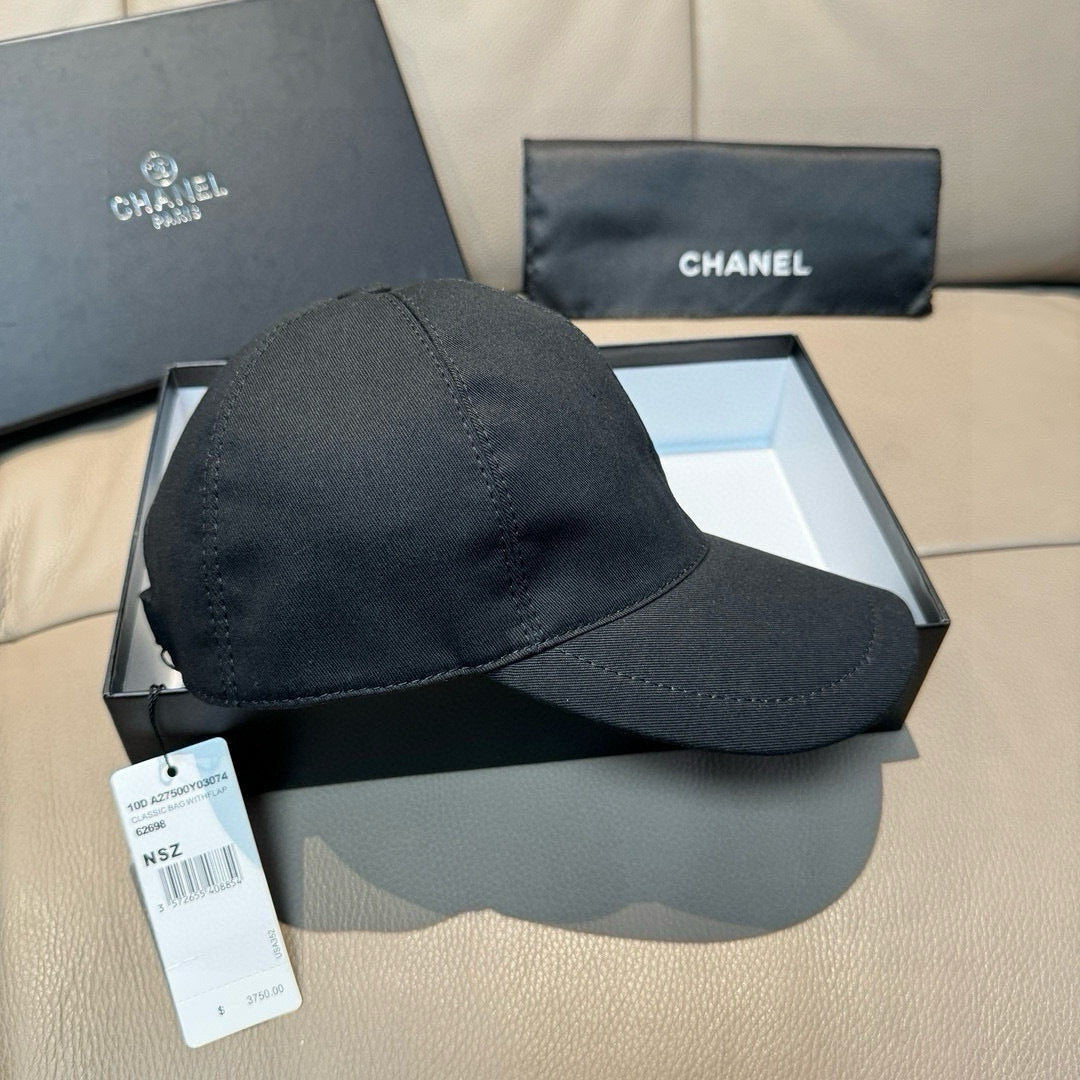 BLACK BASEBALL CAP WITH WHITE LOGO IN COTTON 672797