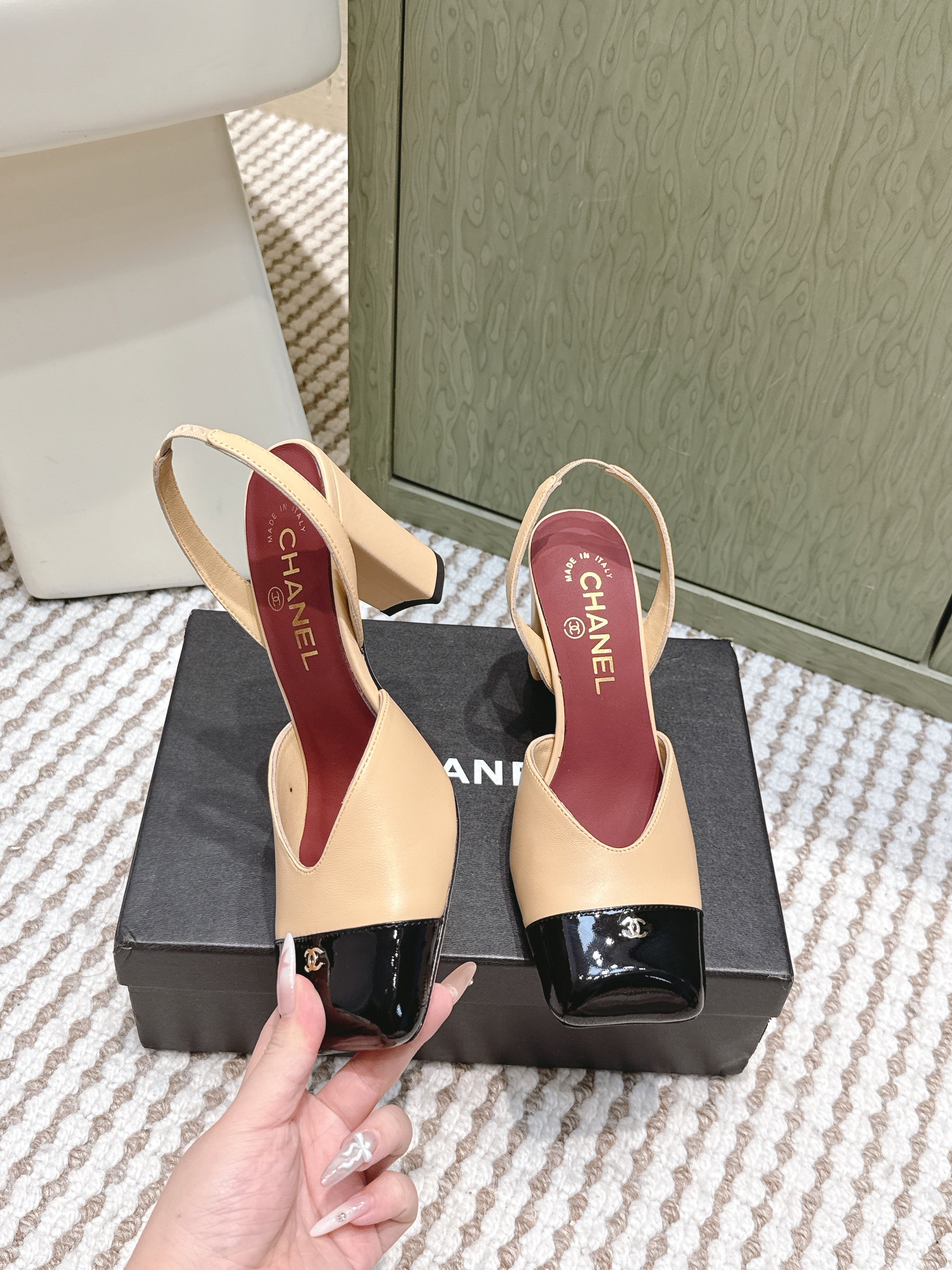 CC 26s Mary Jane Sandals 90 Beige Patent Leather Sheepskin 653545