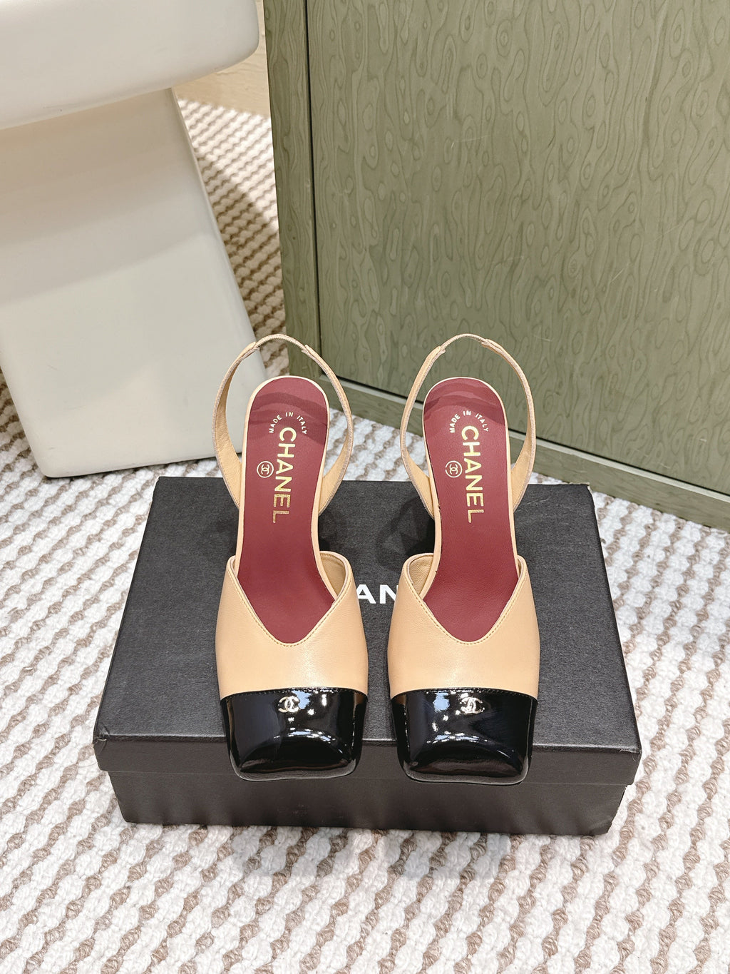CC 26s Mary Jane Sandals 90 Beige Patent Leather Sheepskin 653545