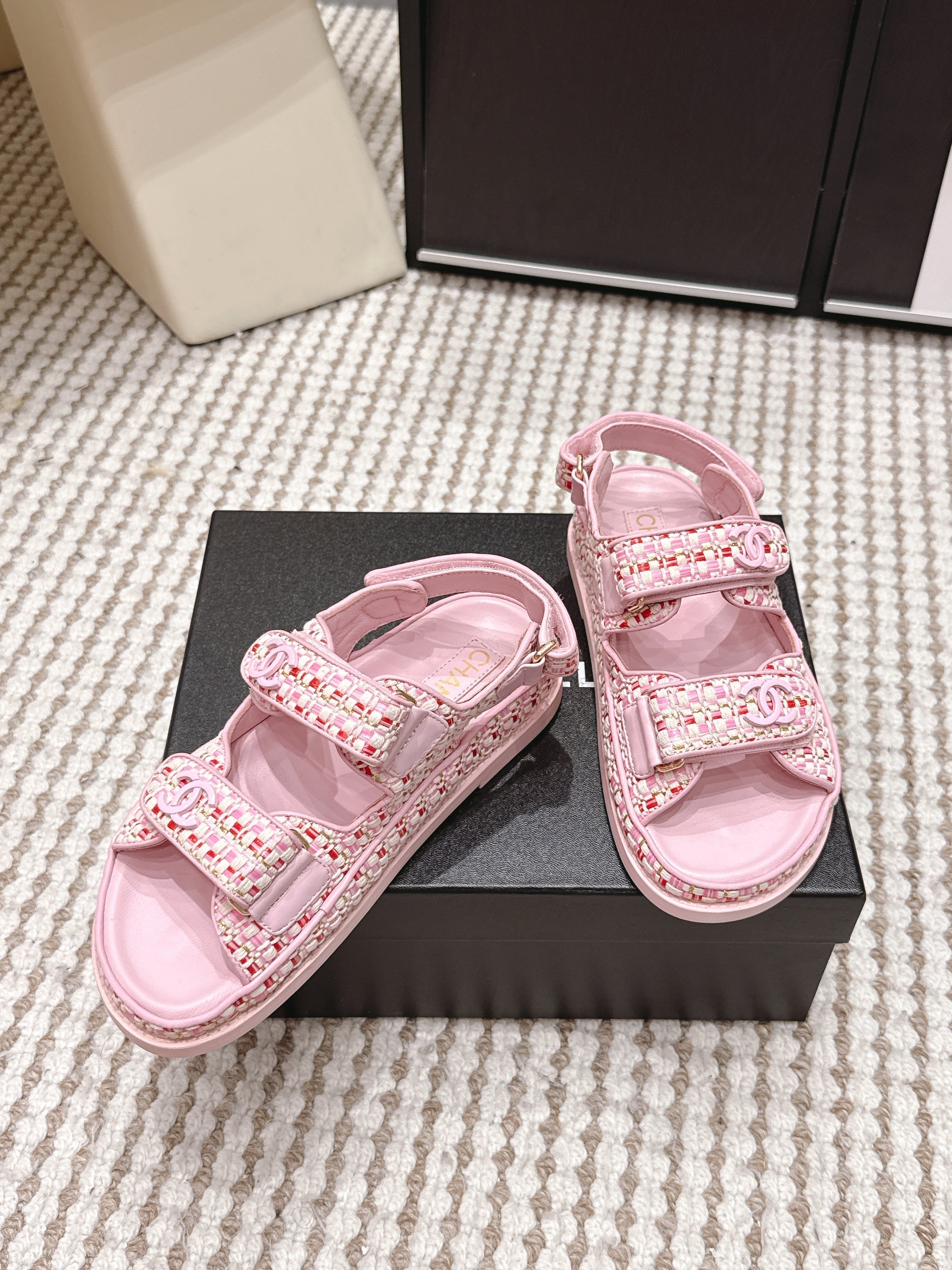 CC 26s Sandals Light Pink Leather Raffia 632402