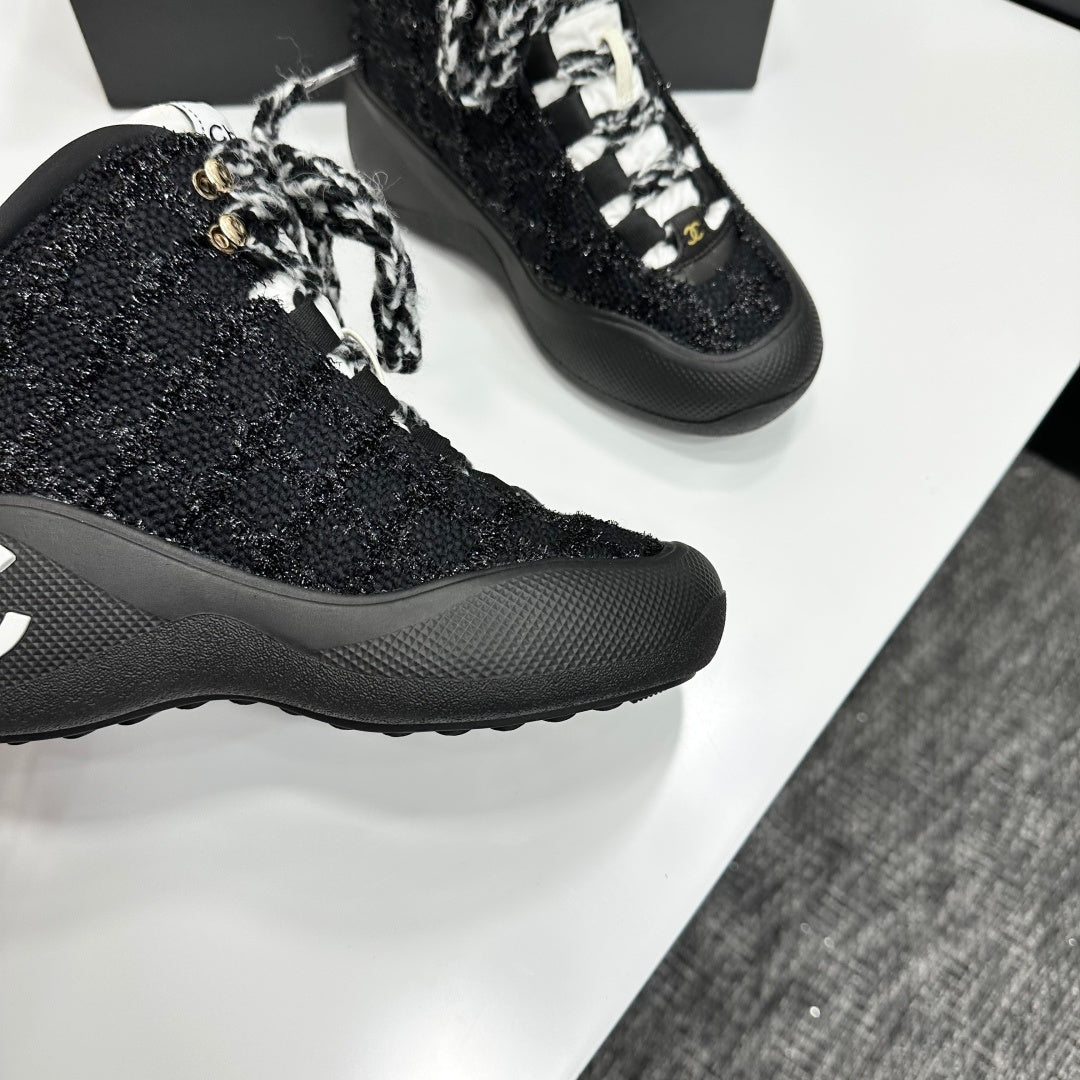 CC 26s Casual Sneakers Black Fabric Sheepskin 626368