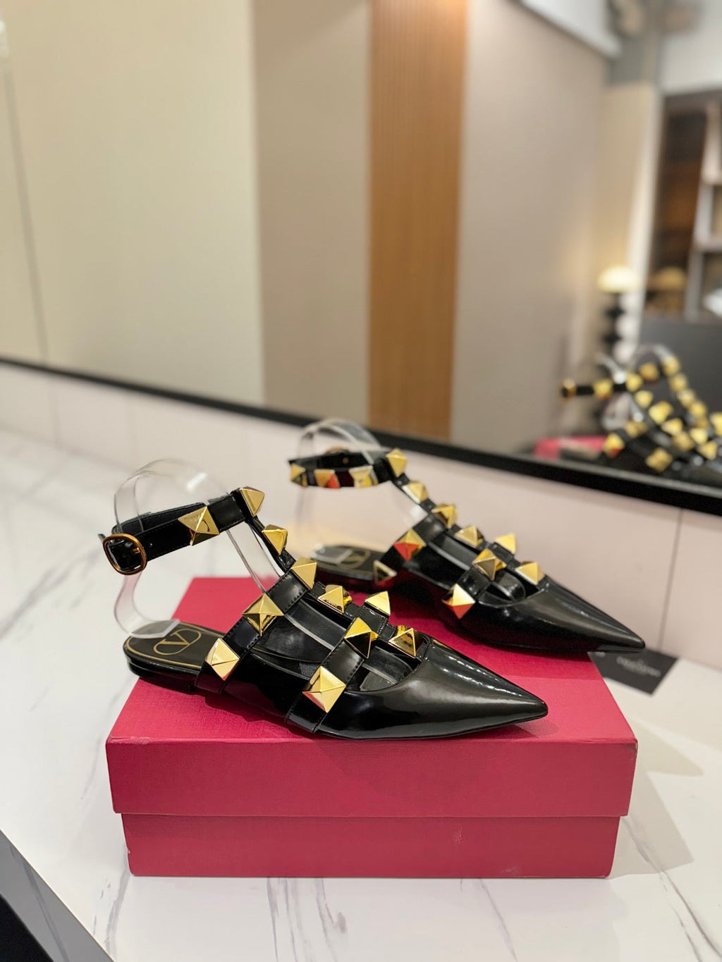 VT Rockstud Sandals Flat Black Gold Cowhide