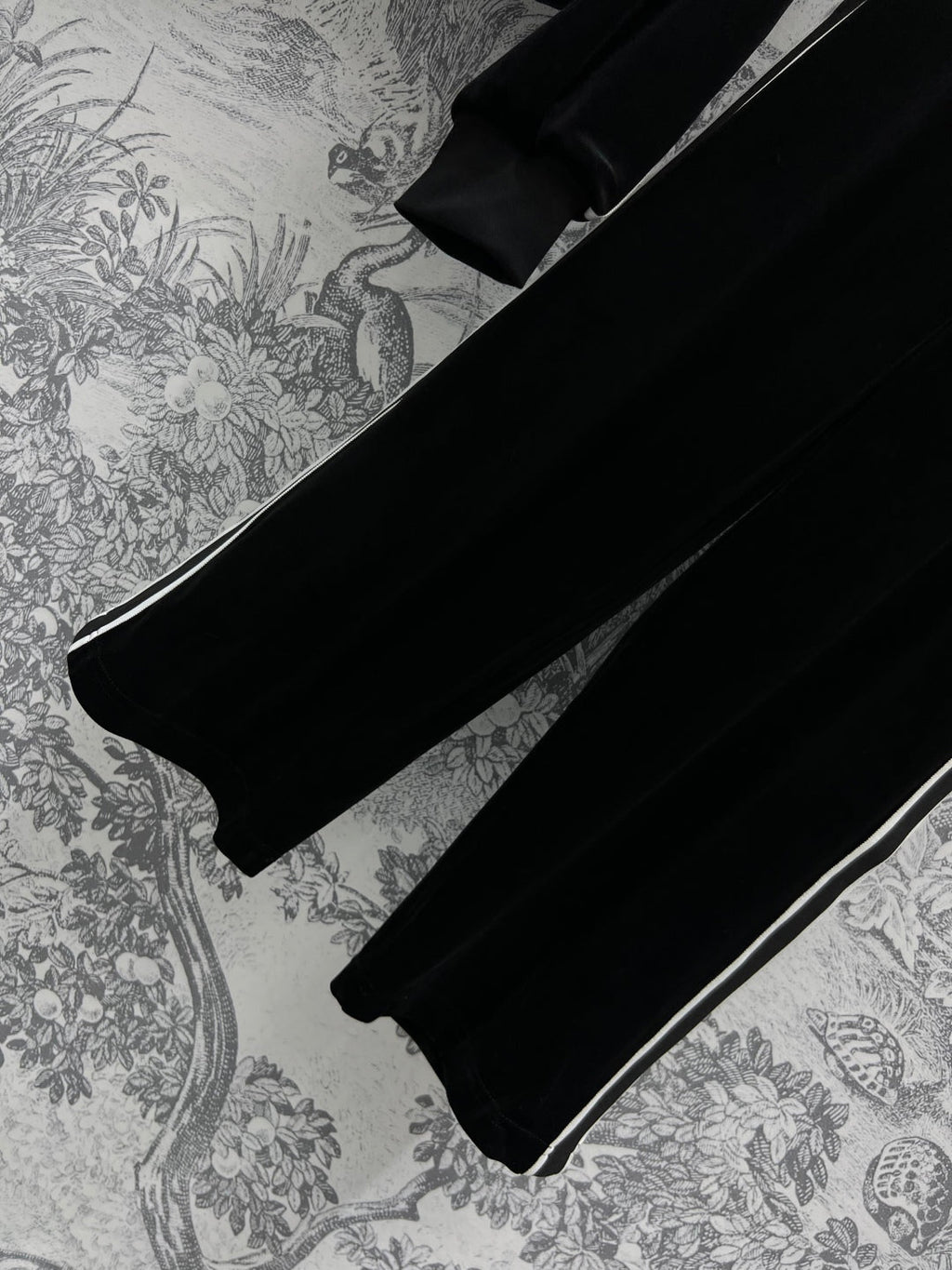 CD 25 Contrast Ribbon Suit Black velvet