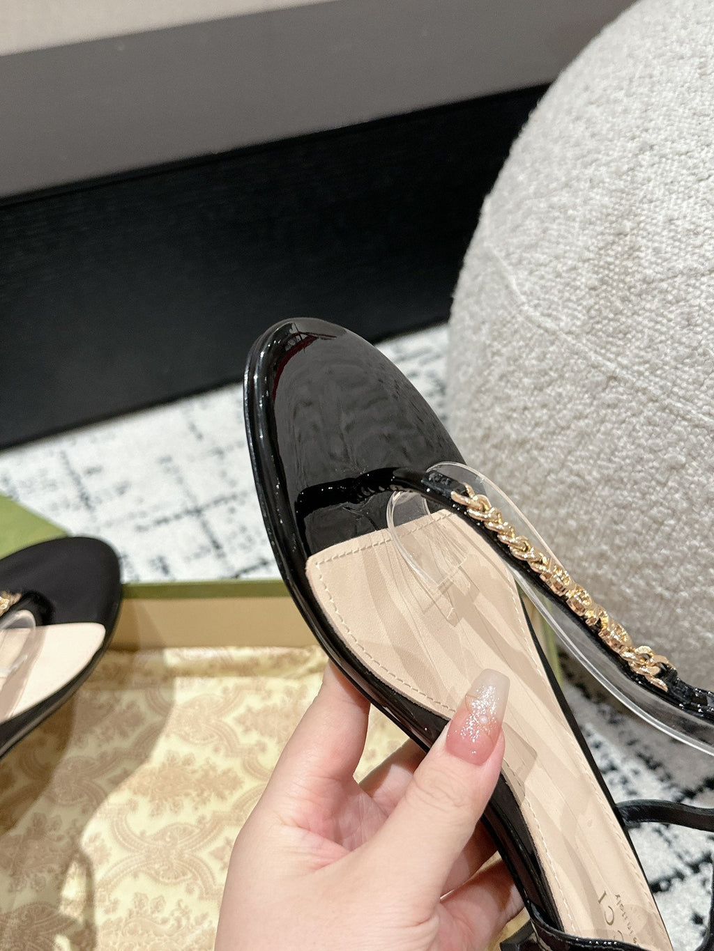 THONG SANDAL IN BLACK CALFSKIN 1