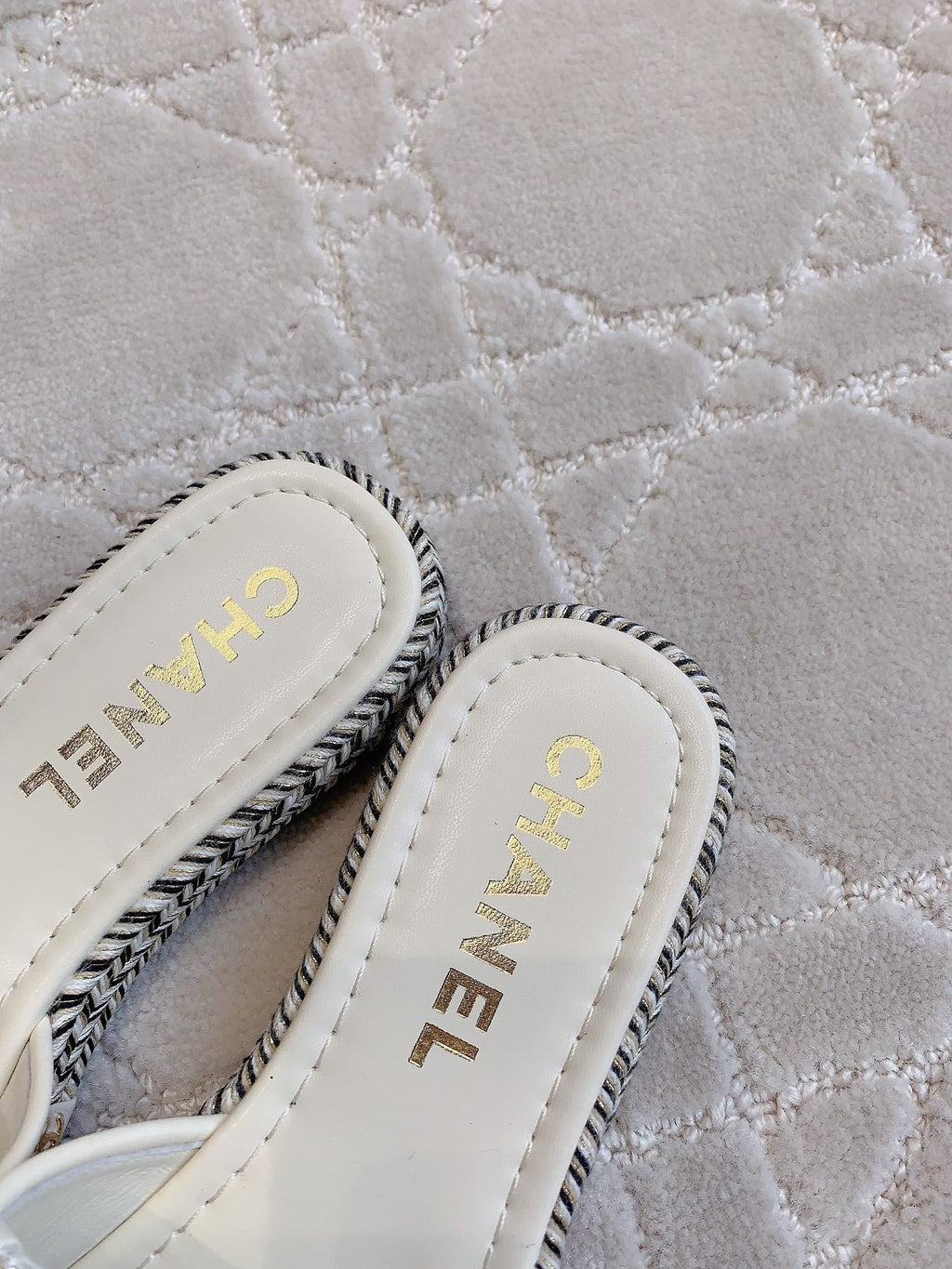 PLATFORM SLIPPERS IN WHITE WOOL AND LAMBSKIN
