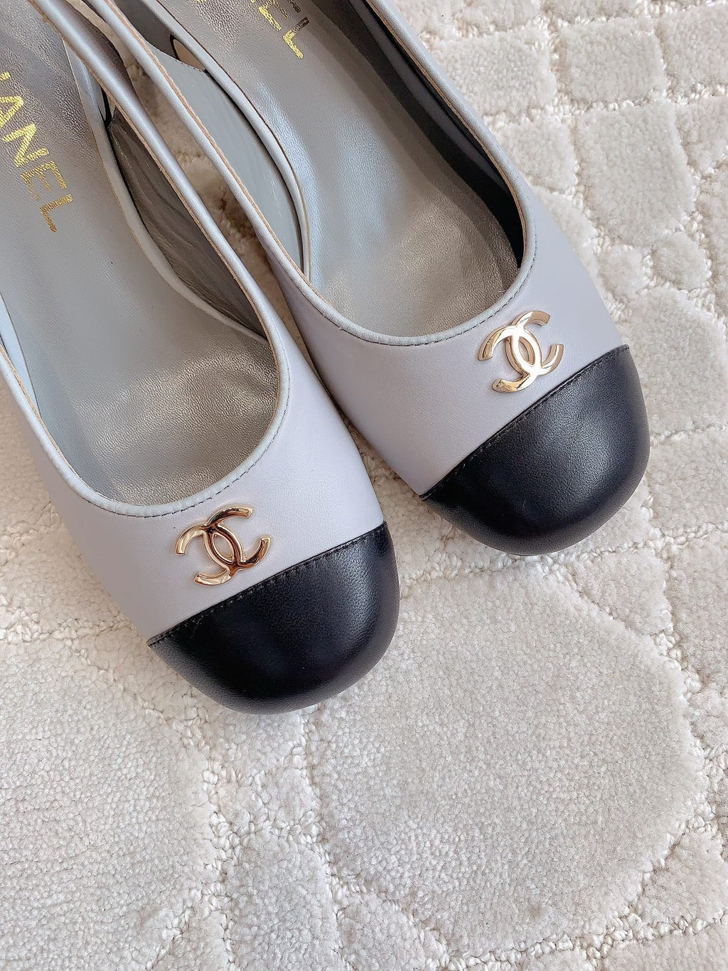 SLINGBACKS IN SLATE GREY MIX BLACK SHEEPSKIN