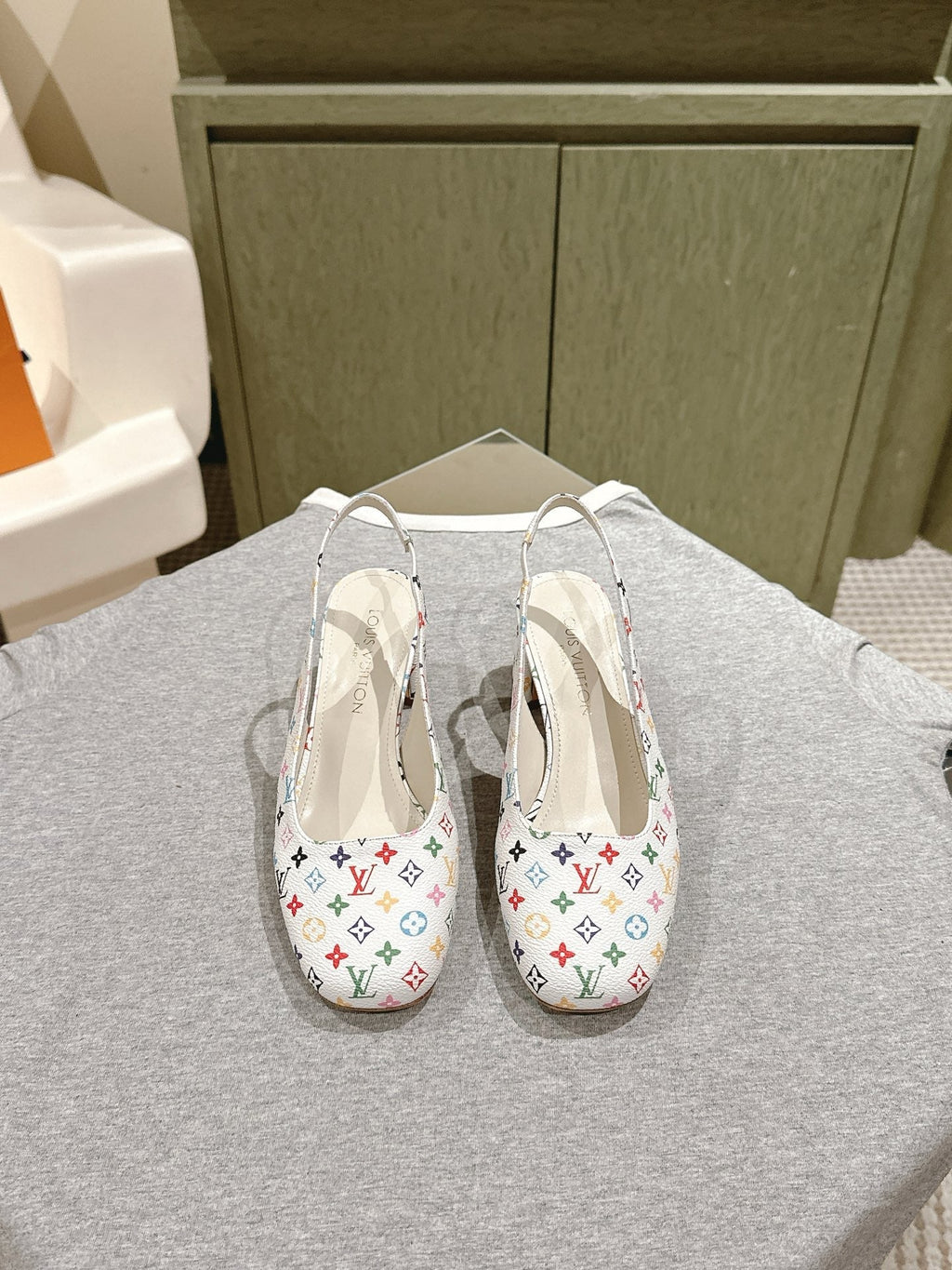 SWING SLINGBACK PUMP 55 MM IN WHITE MONOGRAM CALFSKIN