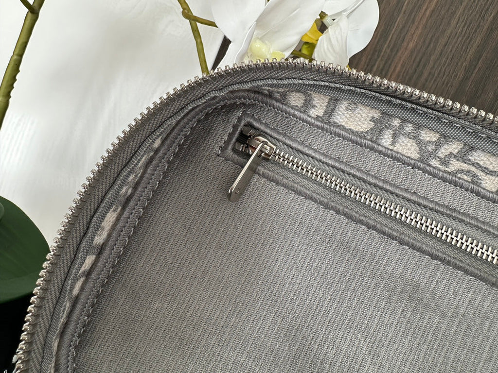 diortravel vanity 25 grey oblique embroidery