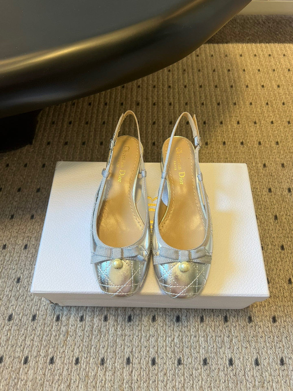 DIOR 26S OPEN BACK SANDALS IN SILVER CALFSKIN WITH PEARL BOW