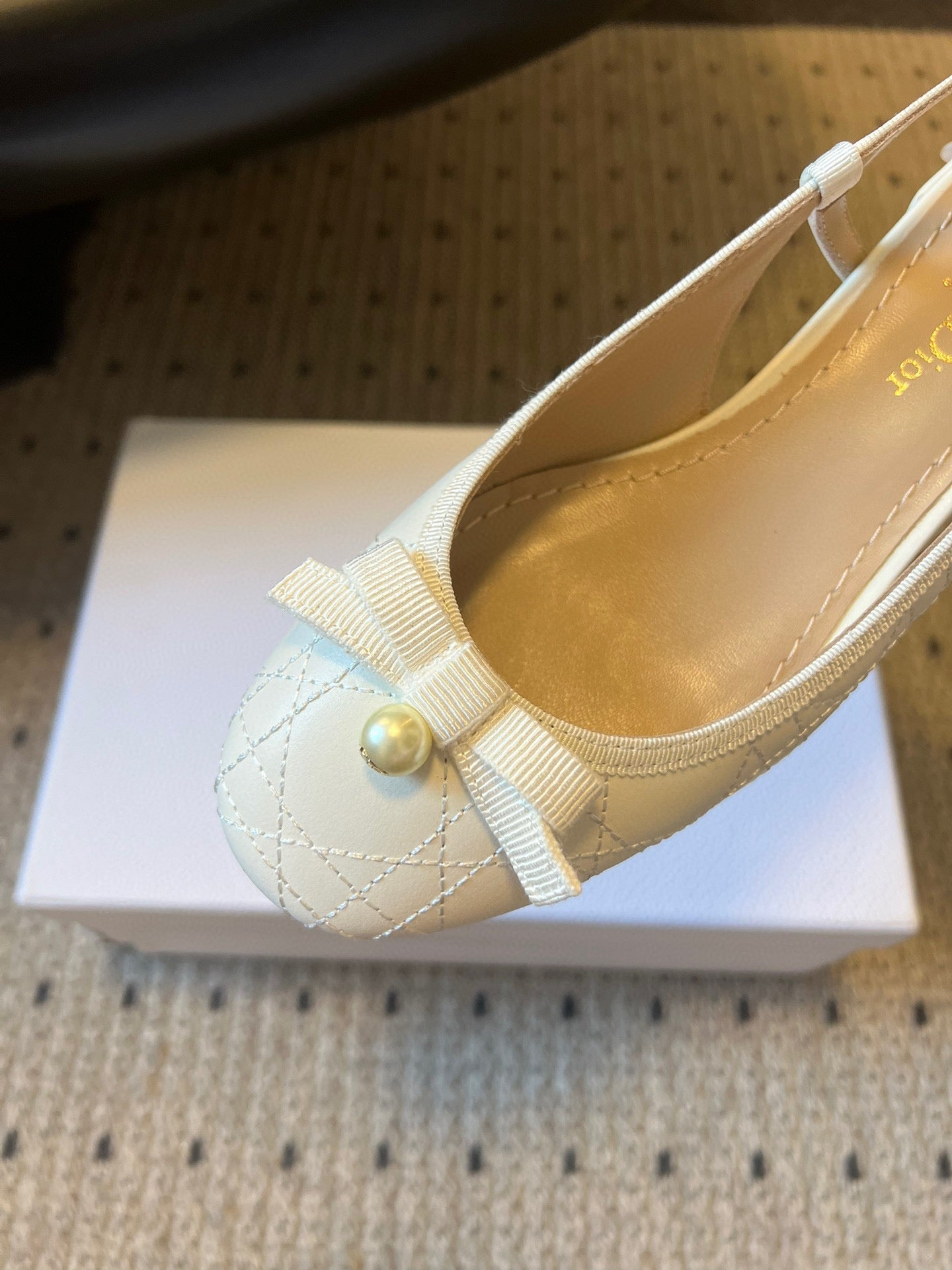 DIOR 26S OPEN BACK SANDALS IN CREAM WHITE CALFSKIN WITH PEARL BOW