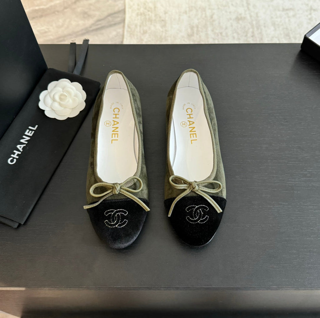 ballet flat moss green suede  and black canvas